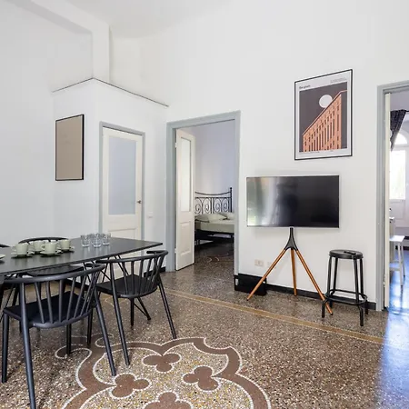 C_44 - Be On The Old Steps Between Station And Centre / Scalinata Cernaia Apartment La Spezia